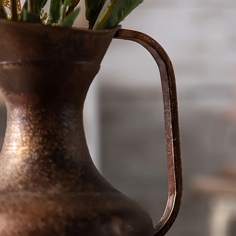 Vintage-style Metal Vase - Rustic Carved Design, Suitable for Home and Restaurant Decor, an Ideal Choice for Photography Props, Farmhouse Chic Display for Home, Living Room, and Office, Home Wedding Decoration, Primitive Flower Stand, Farmhouse Decor